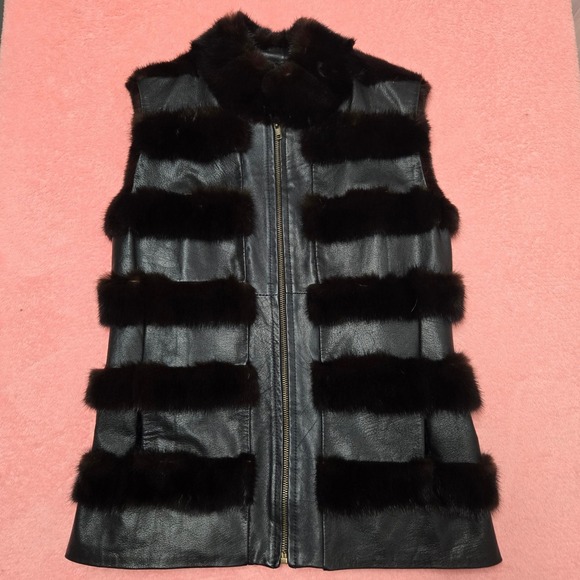 Très Jolie Jackets & Blazers - Black Fur Panel Zip Front Sleeveless Vest Women's Size S/M Material Unknown